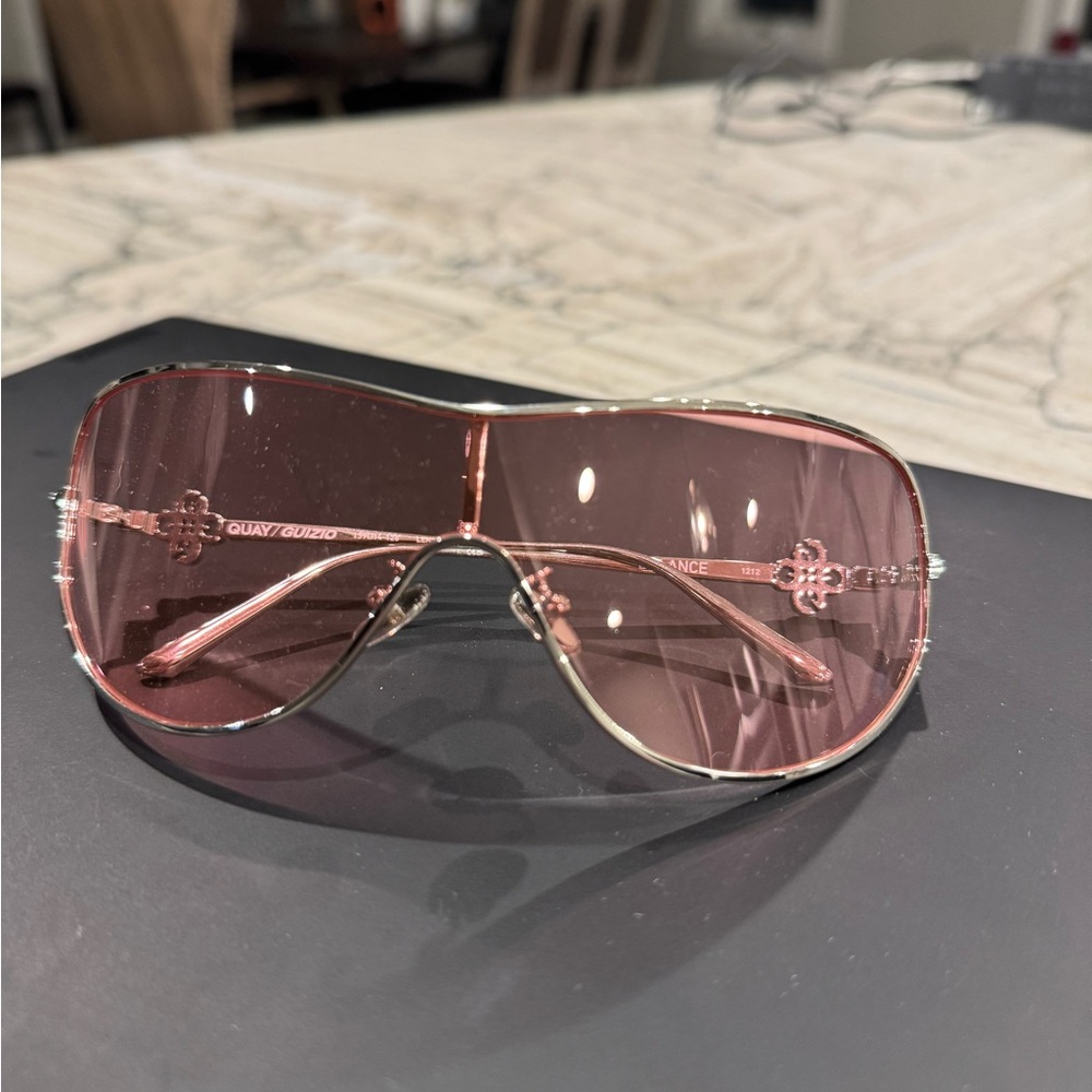 Quay Australia Women's Rose-Tinted Sunglasses NEVER WORN